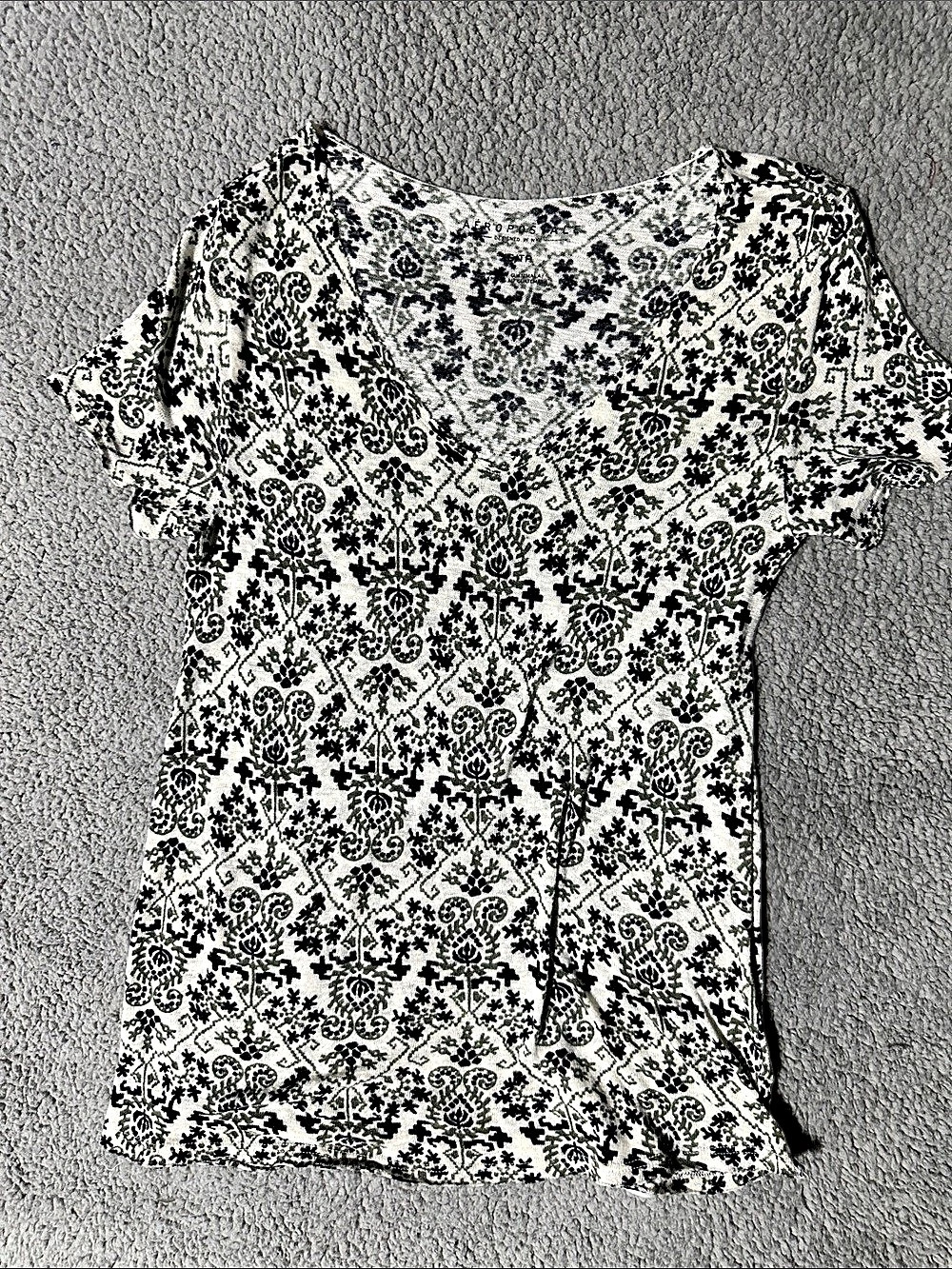 Aéropostale Floral Short Sleeve Top in White & Black